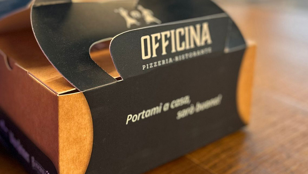 Dettaglio di una refood personalizzata con il logo del ristorante